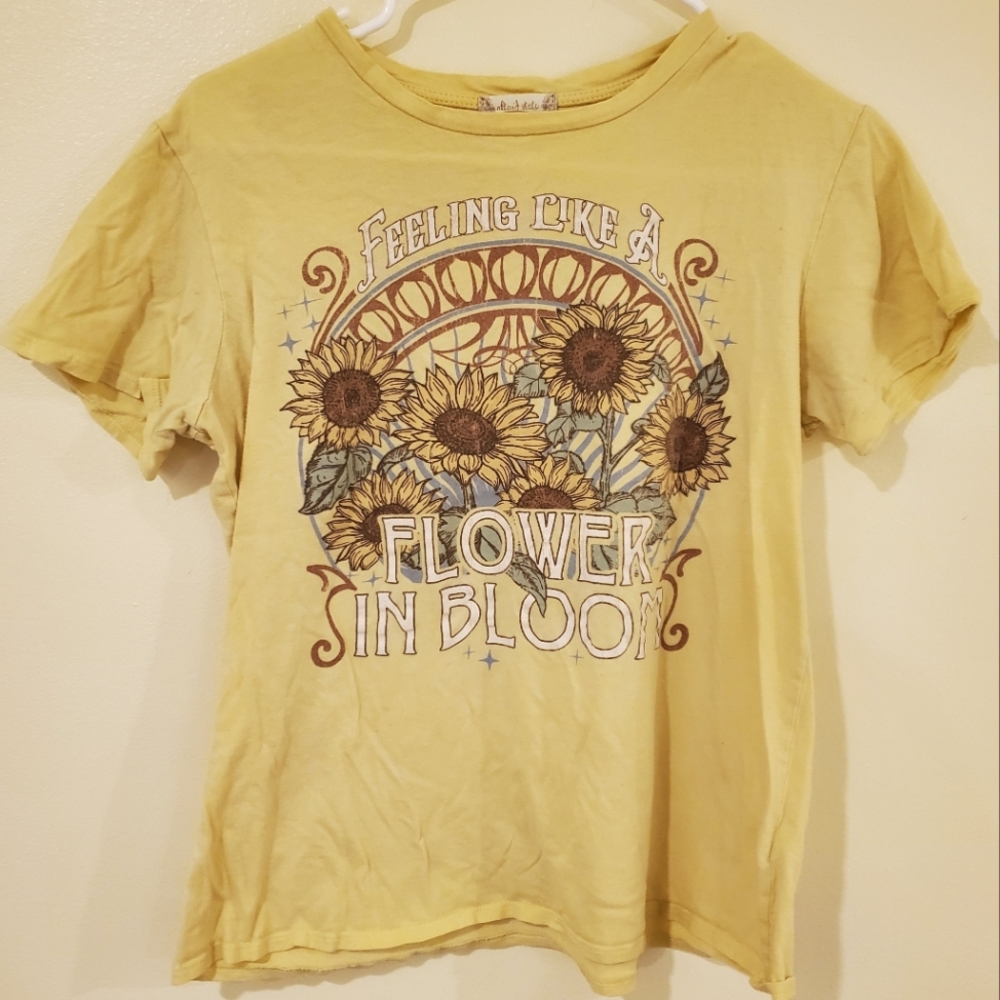 Altar'd State Sunflower Yellow T-shirt - Small